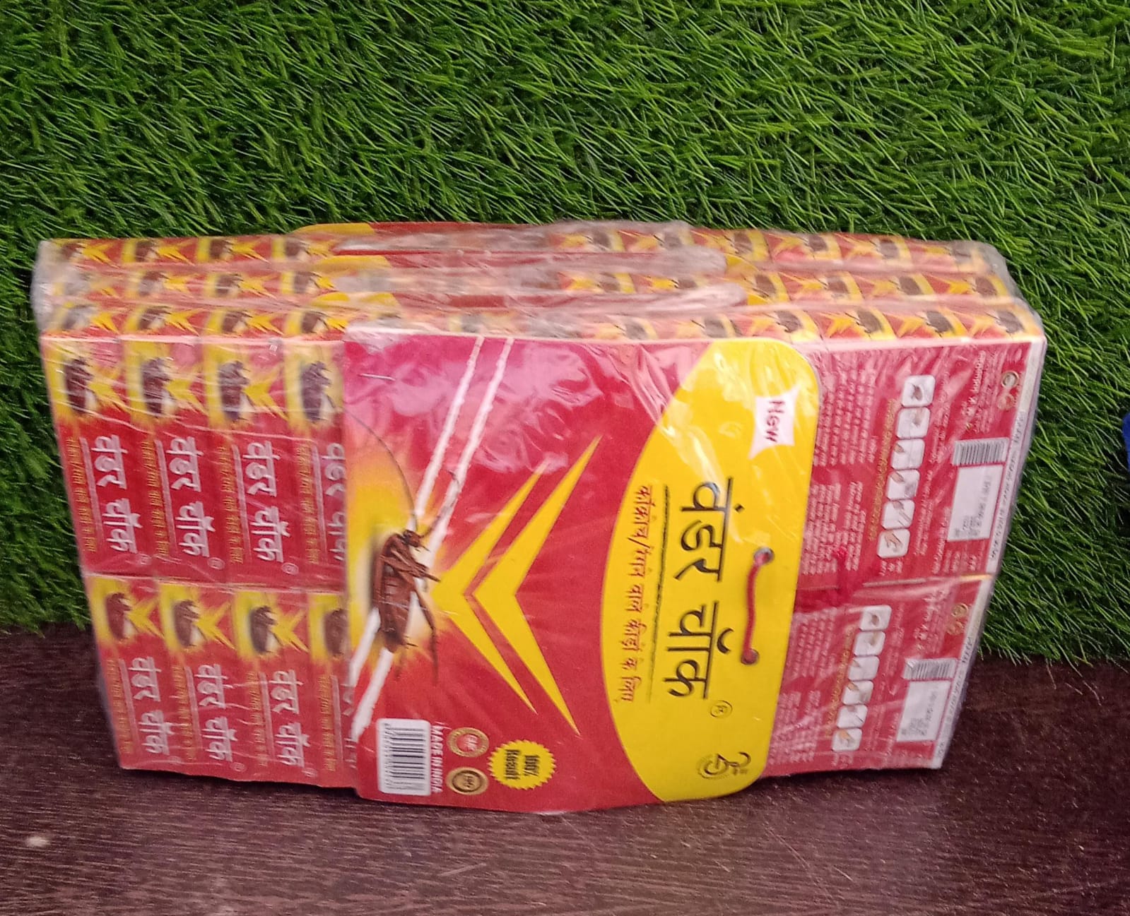 Cockroach killer chalk sticks in a box. Cockroach killer chalk sticks in a box.